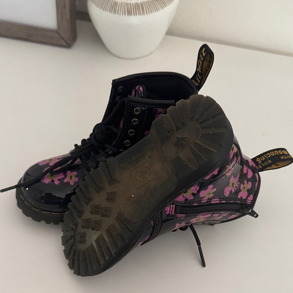Floral Black Boots - Picture 3 of 4